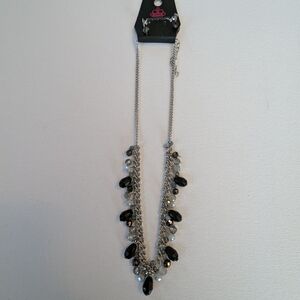 Paparazzi Necklace and Earring set